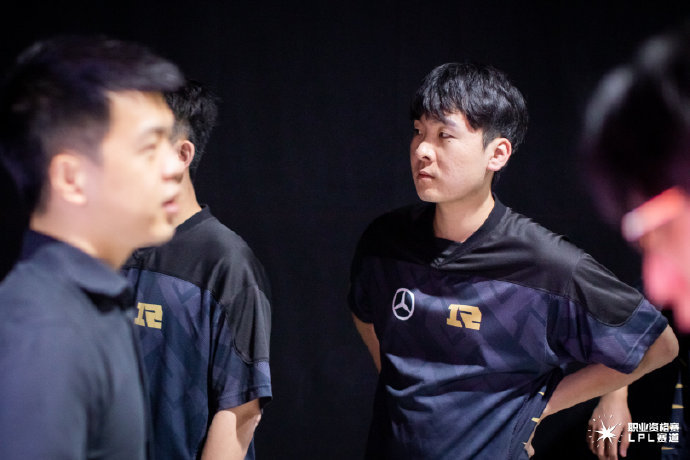 关于赛地聚焦——NBA常规赛转会期热度飙升，埃因霍温远射贴柱，管理层满意，身体对抗强度拉满的信息