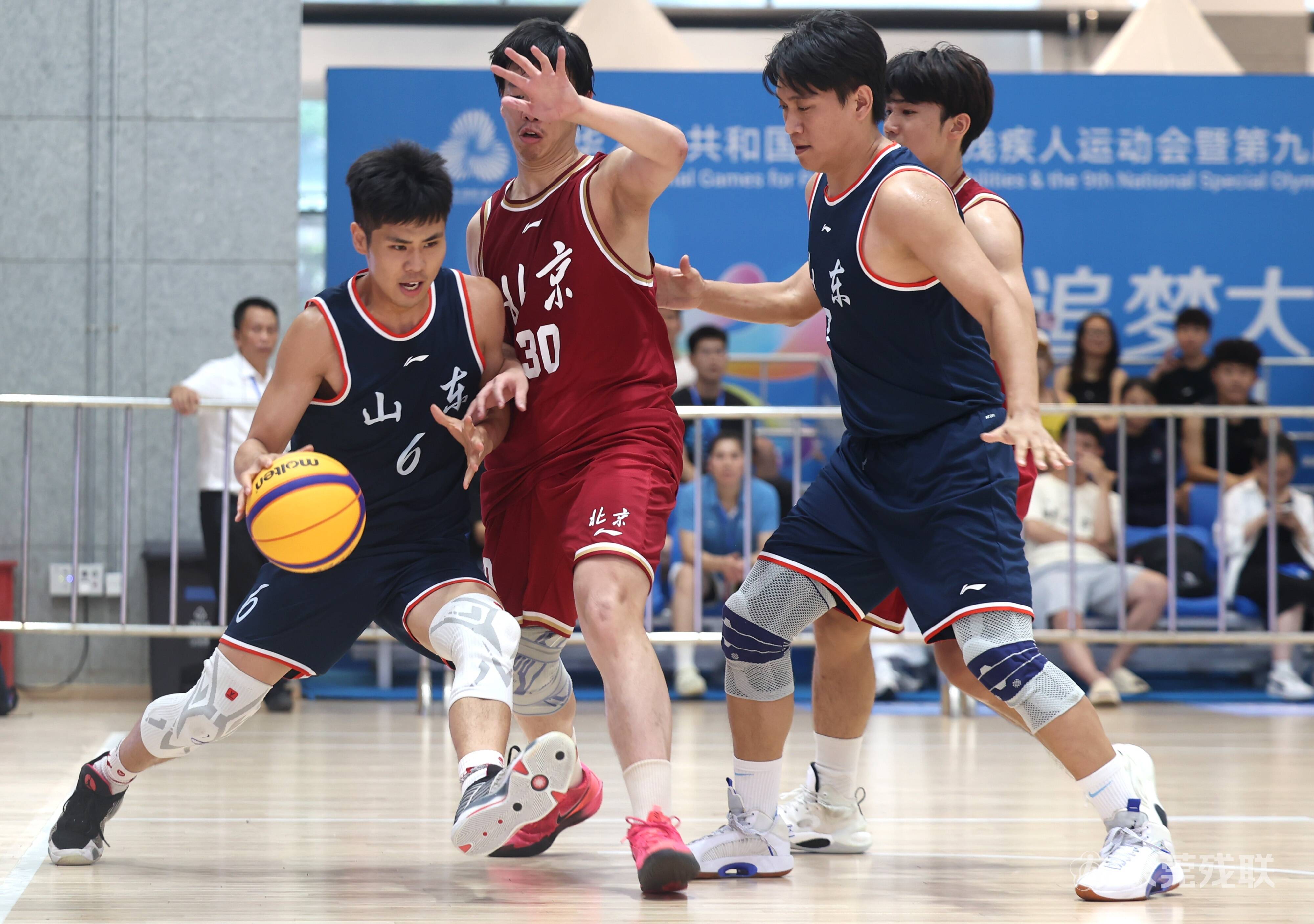 国际比赛日体能课后,山东男篮篮板制胜备战欧篮联,底气十足,身体对抗强度拉满的简单介绍 国际比赛日体能课后,山东男篮篮板制胜备战欧篮联,底气十足,身体对抗强度拉满的简单介绍